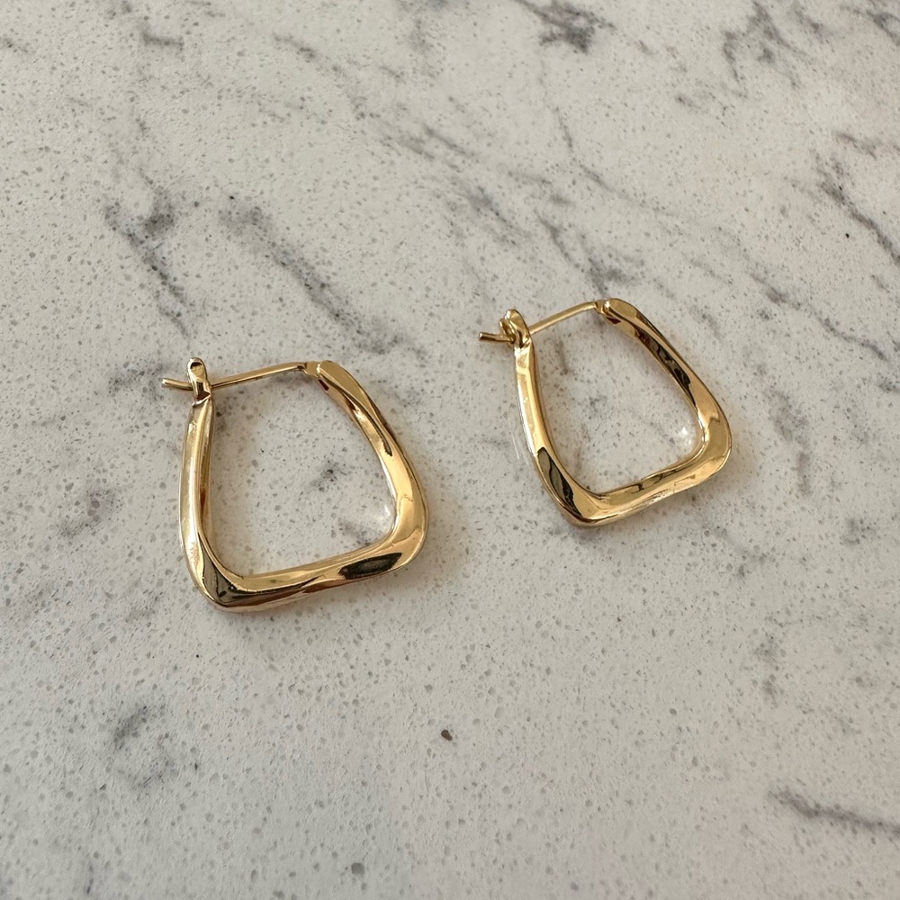 irregular shape gold earring